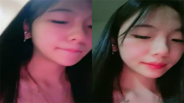 苗窕贫乳骚骚淫声荡语撩骚互动近拍掰穴坐骑道具操
